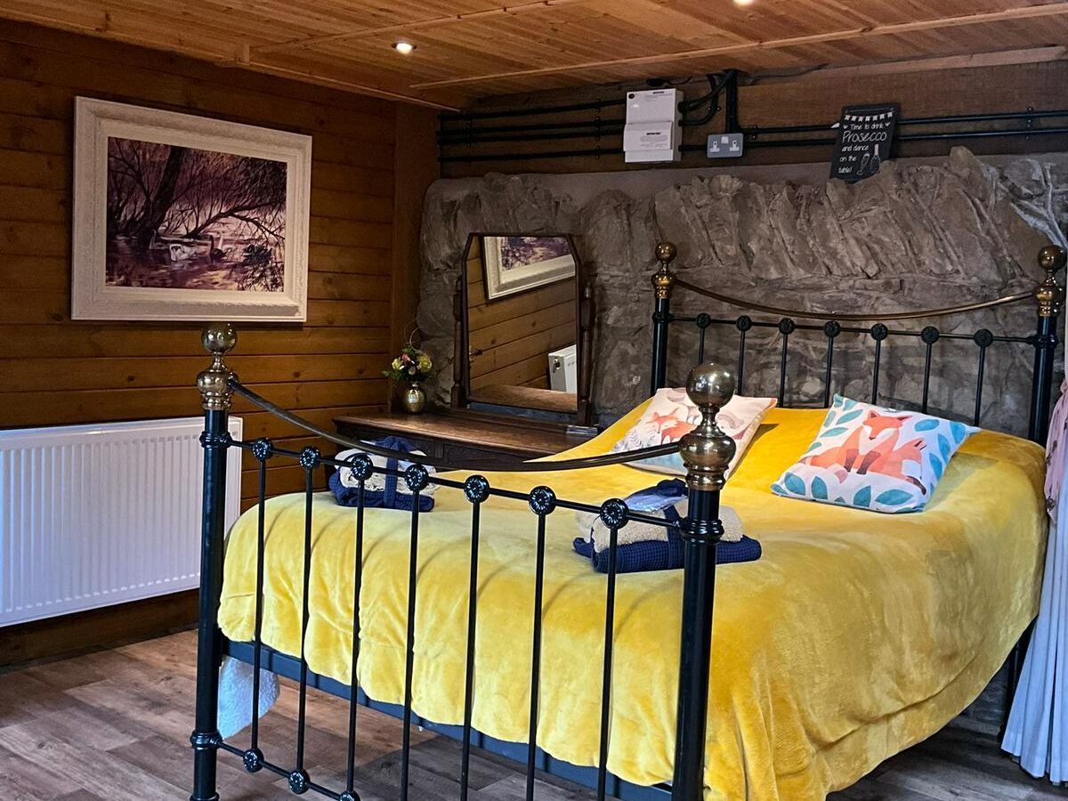 Smart double bed in the end of the clamping lodge at the bank farm