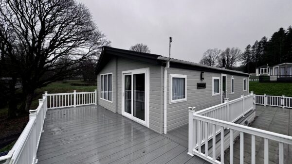 Huge Willerby Clearwater luxury lodge decking