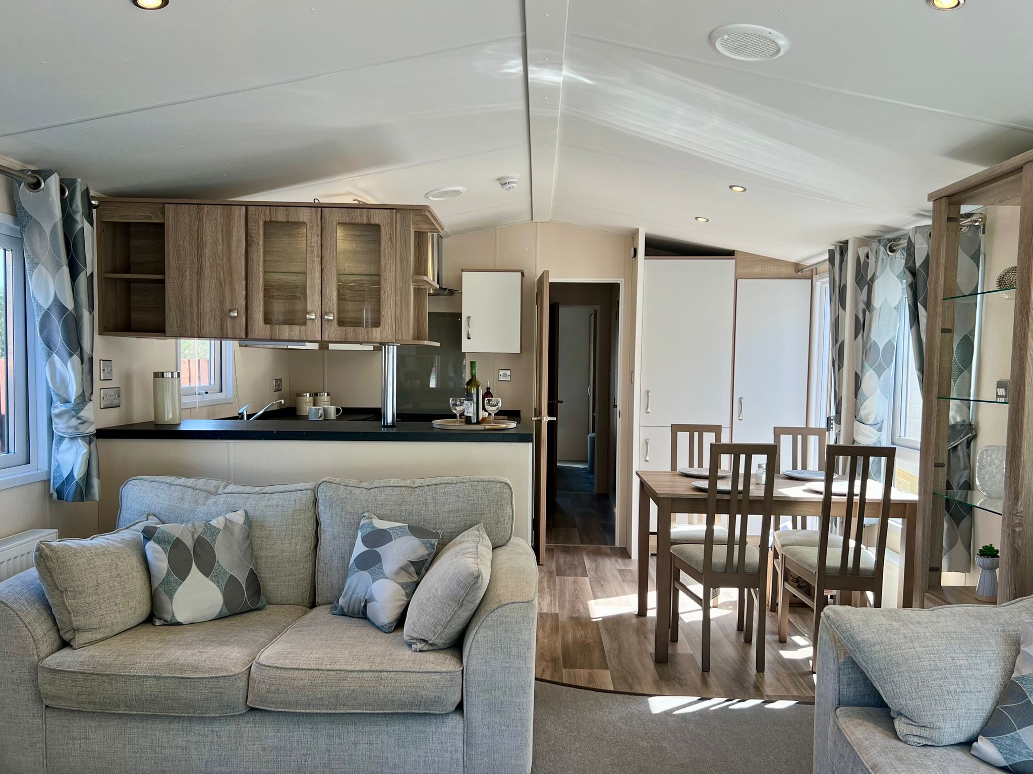 Mulberry Neo dining and comfort