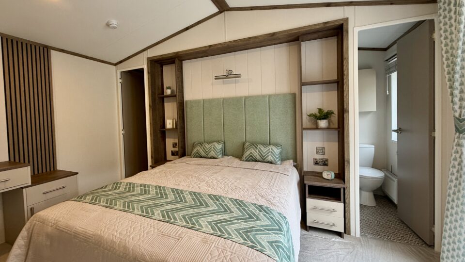 Hemsworth Centre Lounge – Master Master Bedroom with Ensuite & Walk In Wardrobe of the Regal Hemsworth Centre Lounge at Lodge Coppice Holiday Park