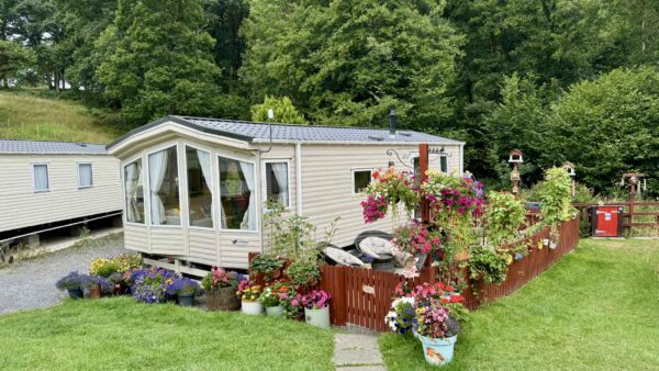 Beautifully blooming holiday home at bank farm holiday park.