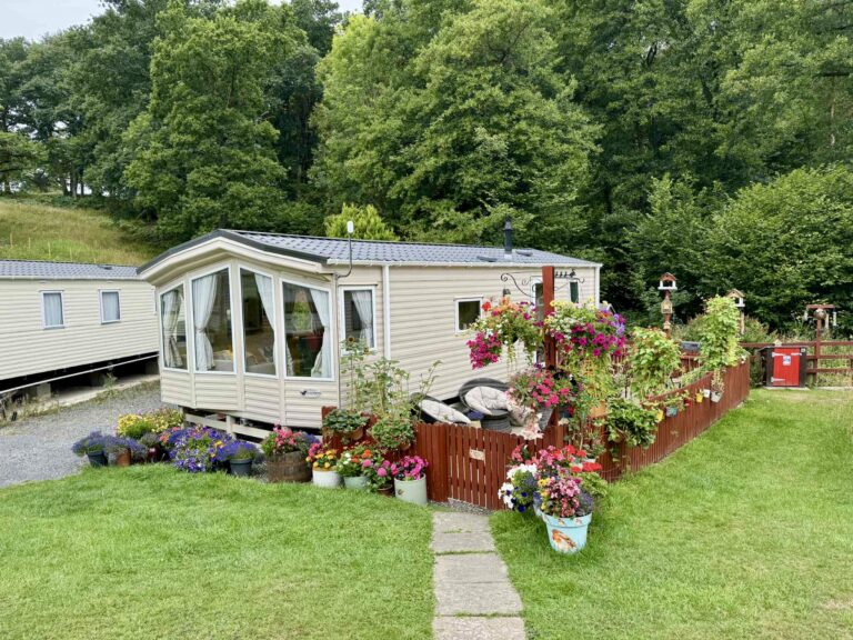 Post image for How to Make Your Holiday Home Bloom This Summer