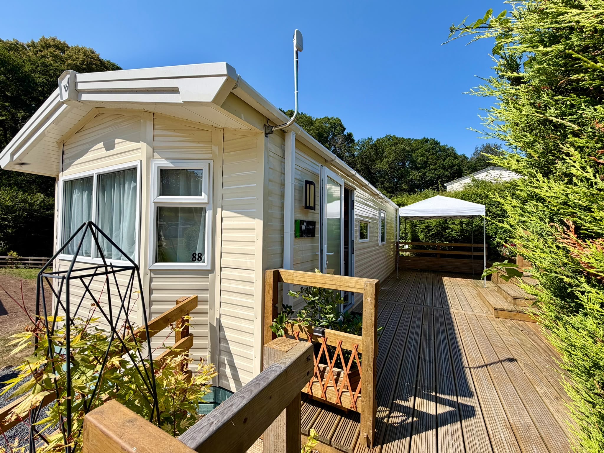 IMG_6507 WILLERBY BROOKWOOD FRONT END VIEW